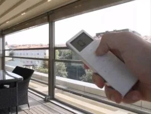 kumandalı cam balkon